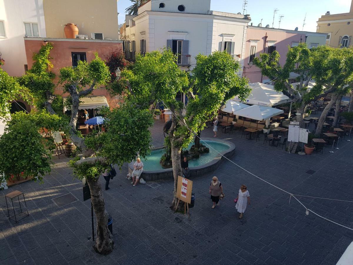 Appartamenti Su Piazza Matteotti Forio Centralissimi Екстериор снимка