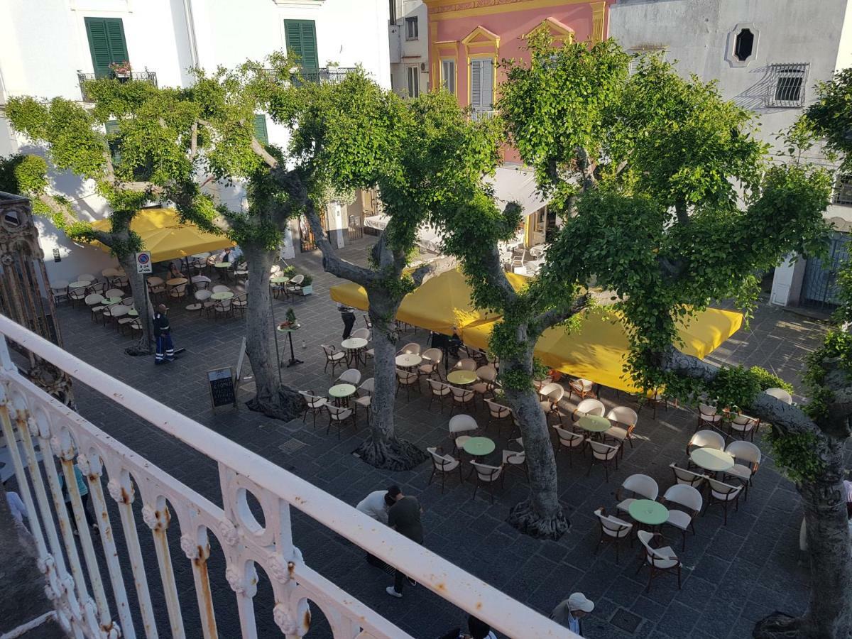 Appartamenti Su Piazza Matteotti Forio Centralissimi Екстериор снимка