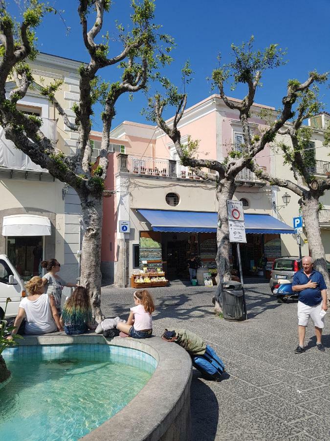 Appartamenti Su Piazza Matteotti Forio Centralissimi Екстериор снимка